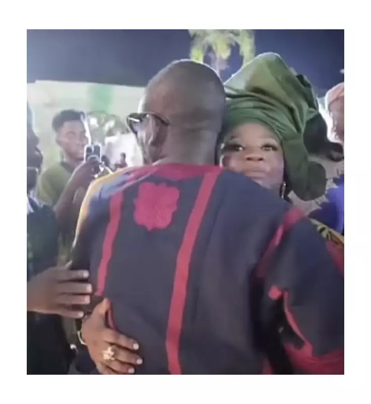 Wumi Toriola Kneels to Apologise to Afeez Owo After Clash