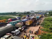 Ogun Issues Stern Warning to Truck Drivers Over Illegal Parking on Lagos-Ibadan Expressway