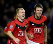 Gary Lineker Hints at Personal Rift Between Scholes and Carrick at Manchester United