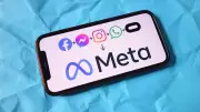 Meta Shares Plunge 10% as Google Surges on AI Earnings Divergence