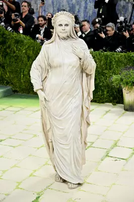 Heidi Klum Stuns as Veiled Vestal Statue at Met Gala 2026