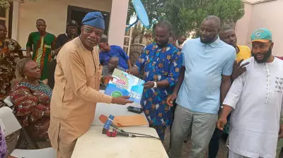 Ondo Youths Buy APC Forms for Lawmaker Derin Adesida