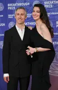 Anne Hathaway, 43, Announces Third Pregnancy with Baby Bump Video