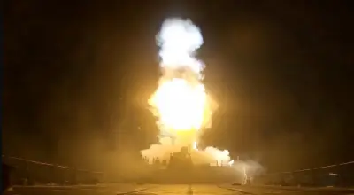US Launches New Strikes on Iran, Hits Dozens of Targets in Strait of Hormuz