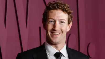 Zuckerberg Reclaims World's 5th Richest Spot as Dell Shares Extend Decline