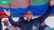 Man Crawls Under Peter Obi's Convoy Vehicle, Stops Traffic in Abuja