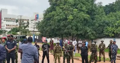 Soldiers Block Retired Military Personnel Protest Over Unimplemented Salary Increase at Defence Ministry