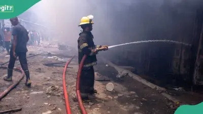 Two Dead, 500 Evacuated as Twin Fires Hit Greek Island of Salamina