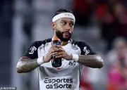 Depay Accuses Corinthians of Breaking Contract Renewal Agreement